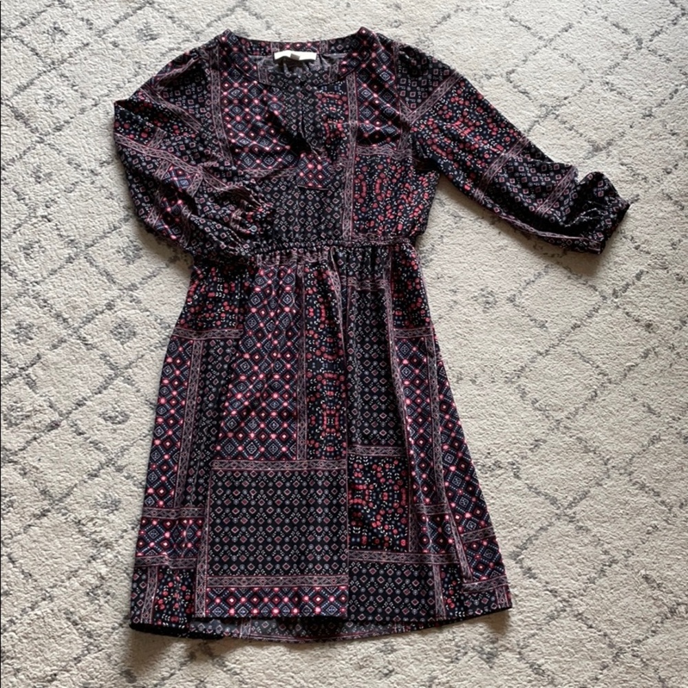 Patterned dress with key-hole detail